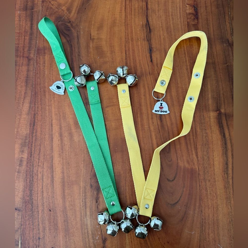 2  🟢🟡 Green and Yellow Dog Training Bells EUC  1 for each door.